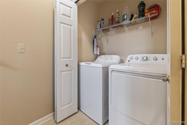 16934 Farmington Road 32, Livonia, MI 48154