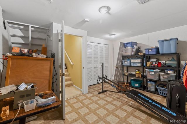 16934 Farmington Road 32, Livonia, MI 48154