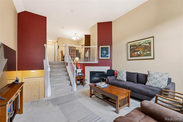 16934 Farmington Road 32, Livonia, MI 48154