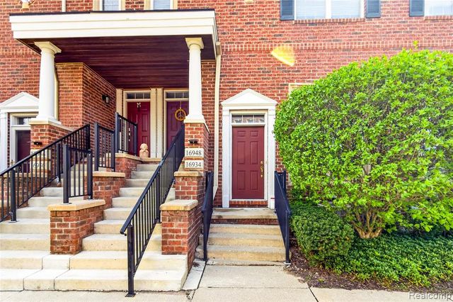 16934 Farmington Road 32, Livonia, MI 48154