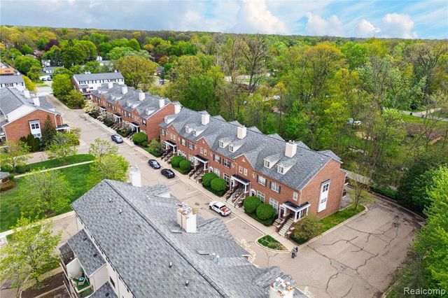 16934 Farmington Road 32, Livonia, MI 48154
