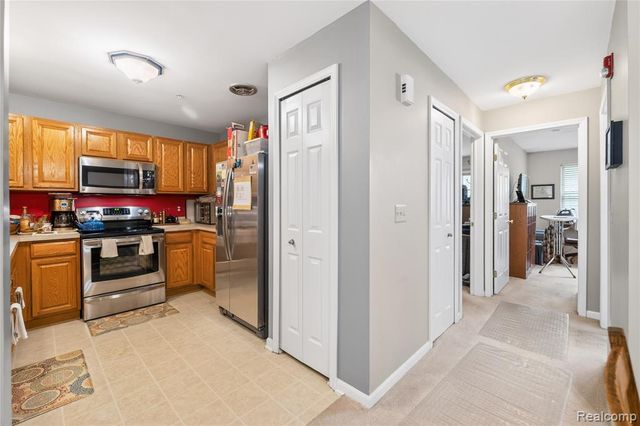 16934 Farmington Road 32, Livonia, MI 48154
