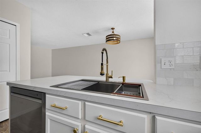 9763 CARLSDALE DRIVE, Riverview, FL 33578