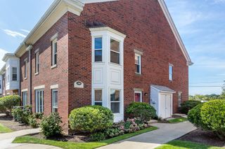 160 Quincy Shore Dr 106, Quincy, MA 02171