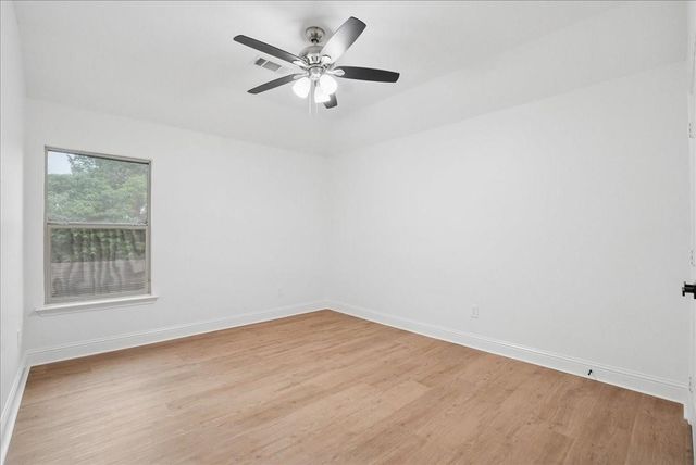 2407 Laguna Lane, Arlington, TX 76012