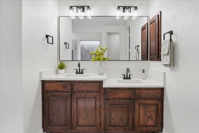 2407 Laguna Lane, Arlington, TX 76012