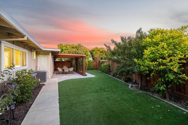 33423344 Los Prados Street, San Mateo, CA 94403