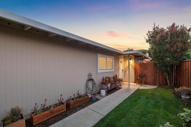 33423344 Los Prados Street, San Mateo, CA 94403