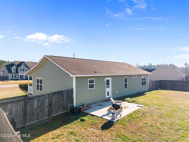 210 Tall Tree Court, Maysville, NC 28555