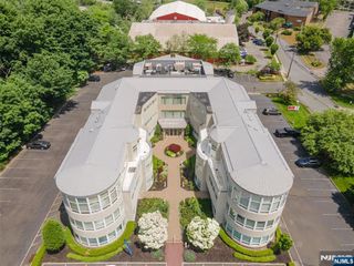 860 Wyckoff Avenue, Mahwah, NJ 07430