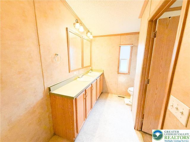 147 Ashley Lane, East Penn Twp, PA 18235