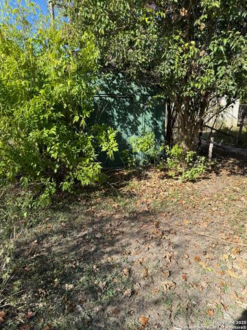 11 Main St, Blanco, TX 78606