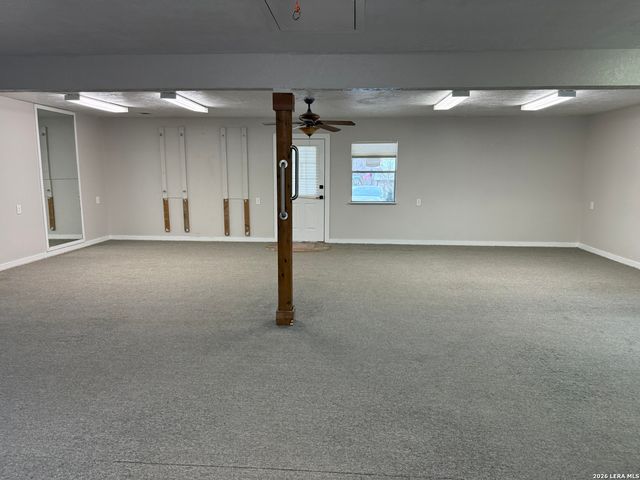 11 Main St, Blanco, TX 78606