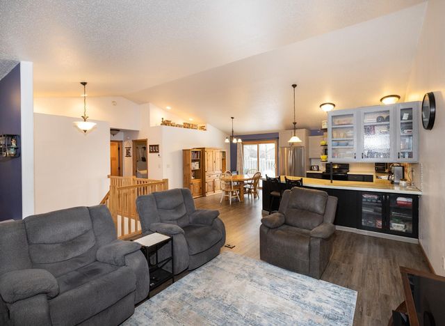 1527 41st Avenue S, Moorhead, MN 56560