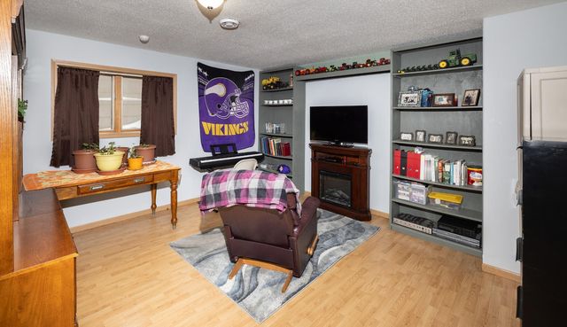 1527 41st Avenue S, Moorhead, MN 56560