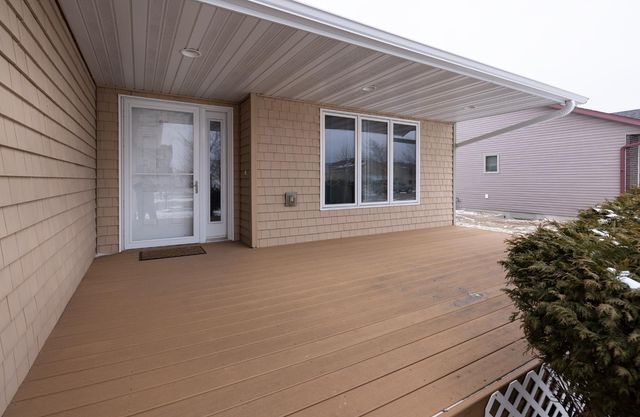 1527 41st Avenue S, Moorhead, MN 56560