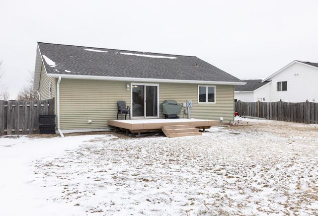 1527 41st Avenue S, Moorhead, MN 56560