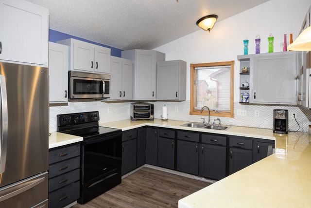 1527 41st Avenue S, Moorhead, MN 56560