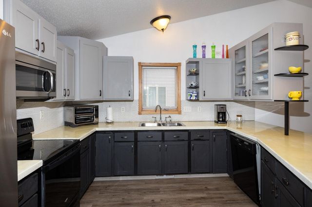 1527 41st Avenue S, Moorhead, MN 56560