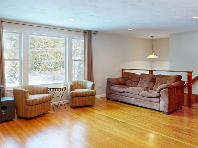 17 Fairview Rd, Medfield, MA 02052