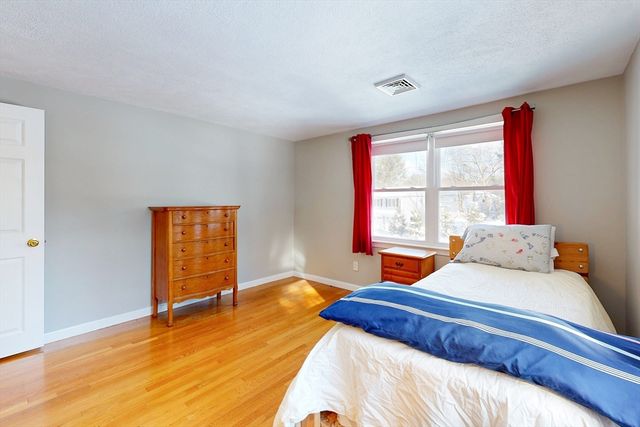 17 Fairview Rd, Medfield, MA 02052