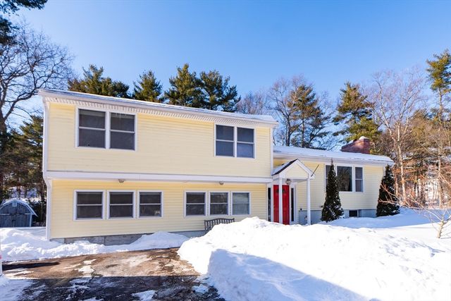 17 Fairview Rd, Medfield, MA 02052