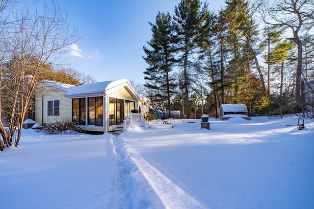 17 Fairview Rd, Medfield, MA 02052