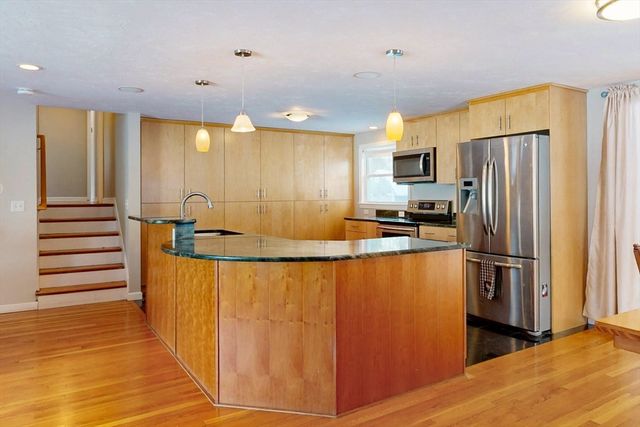 17 Fairview Rd, Medfield, MA 02052