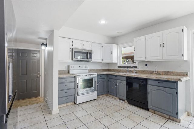 9169 W COPPER COVE CIR, Magna, UT 84044