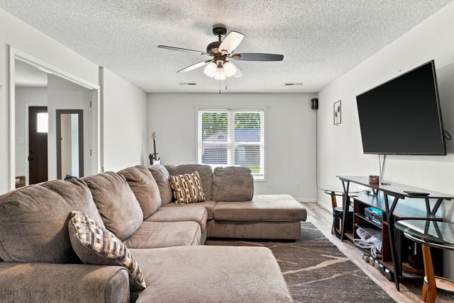 1509 SECRETARIAT DR, Columbia, MO 65202