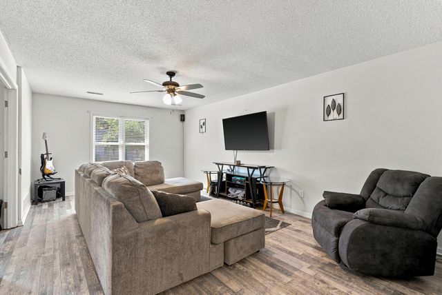 1509 SECRETARIAT DR, Columbia, MO 65202