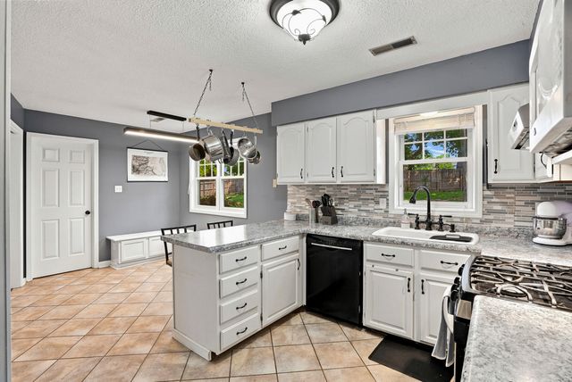 1509 SECRETARIAT DR, Columbia, MO 65202