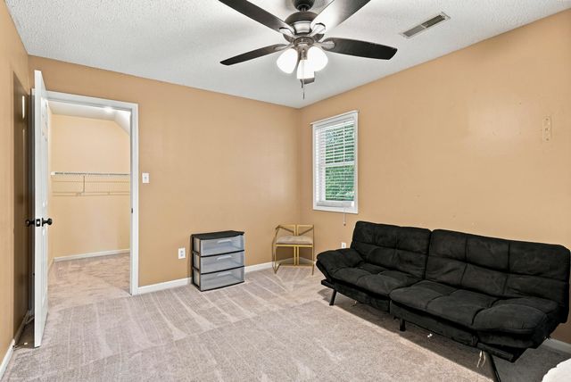 1509 SECRETARIAT DR, Columbia, MO 65202