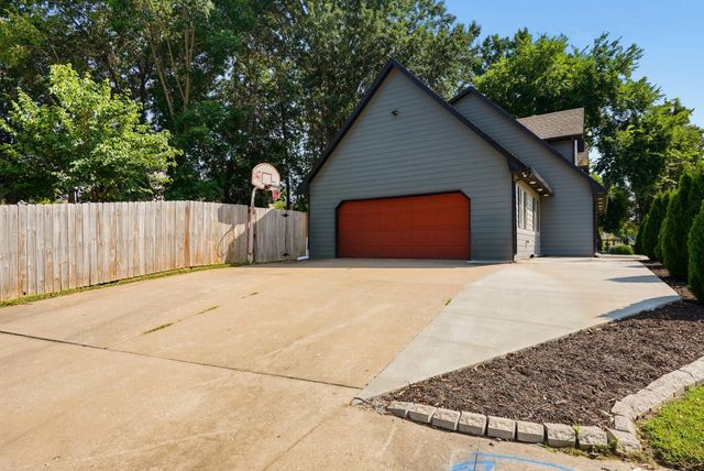 1509 SECRETARIAT DR, Columbia, MO 65202