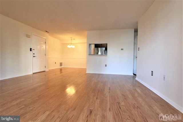 1219 RAVENS CREST DR, Plainsboro, NJ 08536