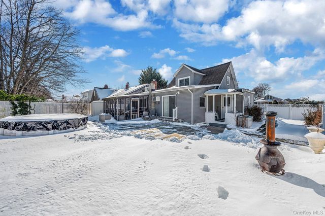 704 S 5th Street, Lindenhurst, NY 11757