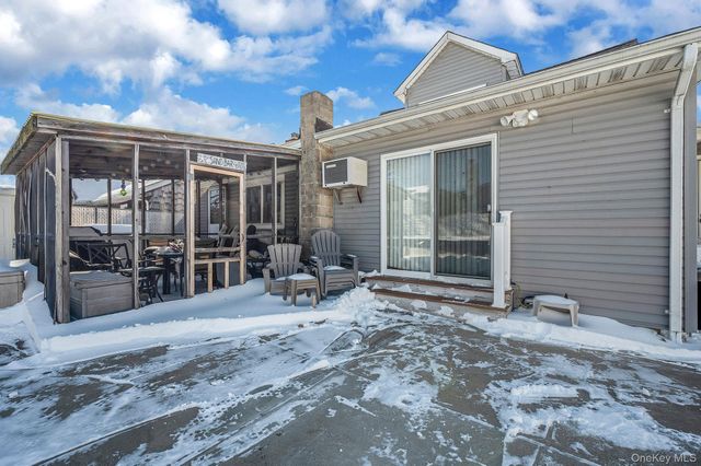 704 S 5th Street, Lindenhurst, NY 11757