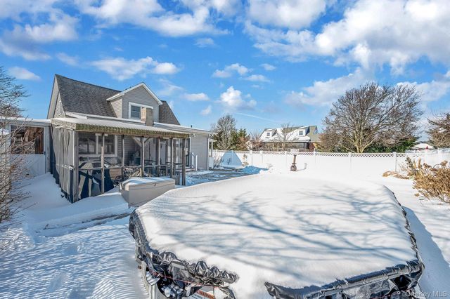 704 S 5th Street, Lindenhurst, NY 11757