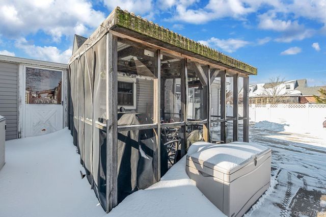 704 S 5th Street, Lindenhurst, NY 11757