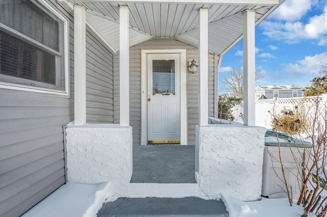 704 S 5th Street, Lindenhurst, NY 11757