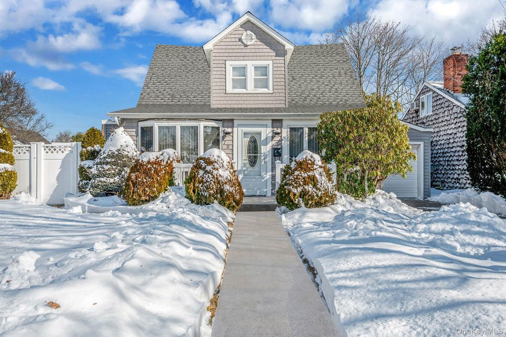 704 S 5th Street, Lindenhurst, NY 11757