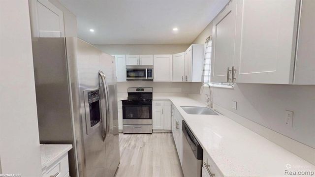 8415 Sherman Avenue, Warren, MI 48089