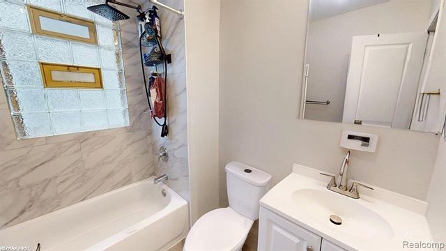 8415 Sherman Avenue, Warren, MI 48089