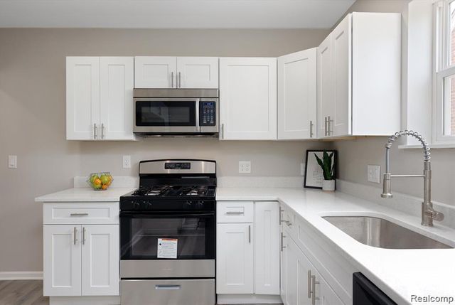 8415 Sherman Avenue, Warren, MI 48089