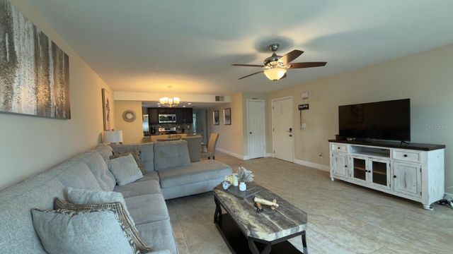 5014 LAGUNA BAY CIRCLE 111, Kissimmee, FL 34746