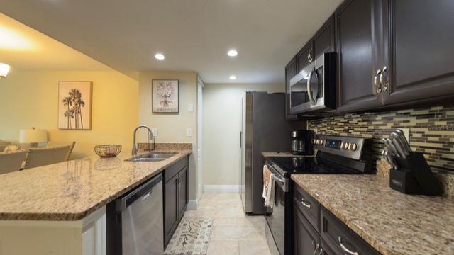 5014 LAGUNA BAY CIRCLE 111, Kissimmee, FL 34746