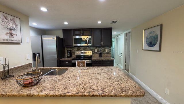 5014 LAGUNA BAY CIRCLE 111, Kissimmee, FL 34746
