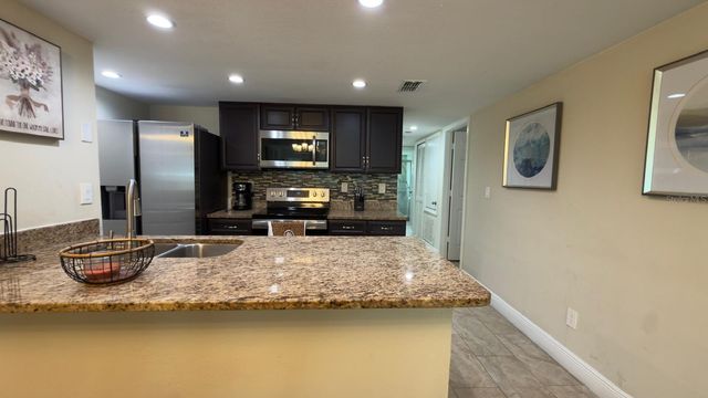 5014 LAGUNA BAY CIRCLE 111, Kissimmee, FL 34746