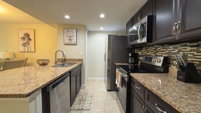 5014 LAGUNA BAY CIRCLE 111, Kissimmee, FL 34746