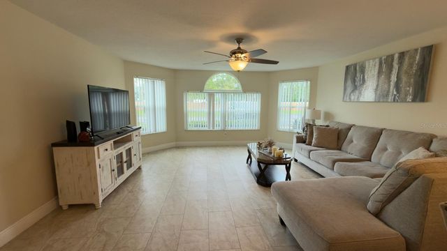5014 LAGUNA BAY CIRCLE 111, Kissimmee, FL 34746
